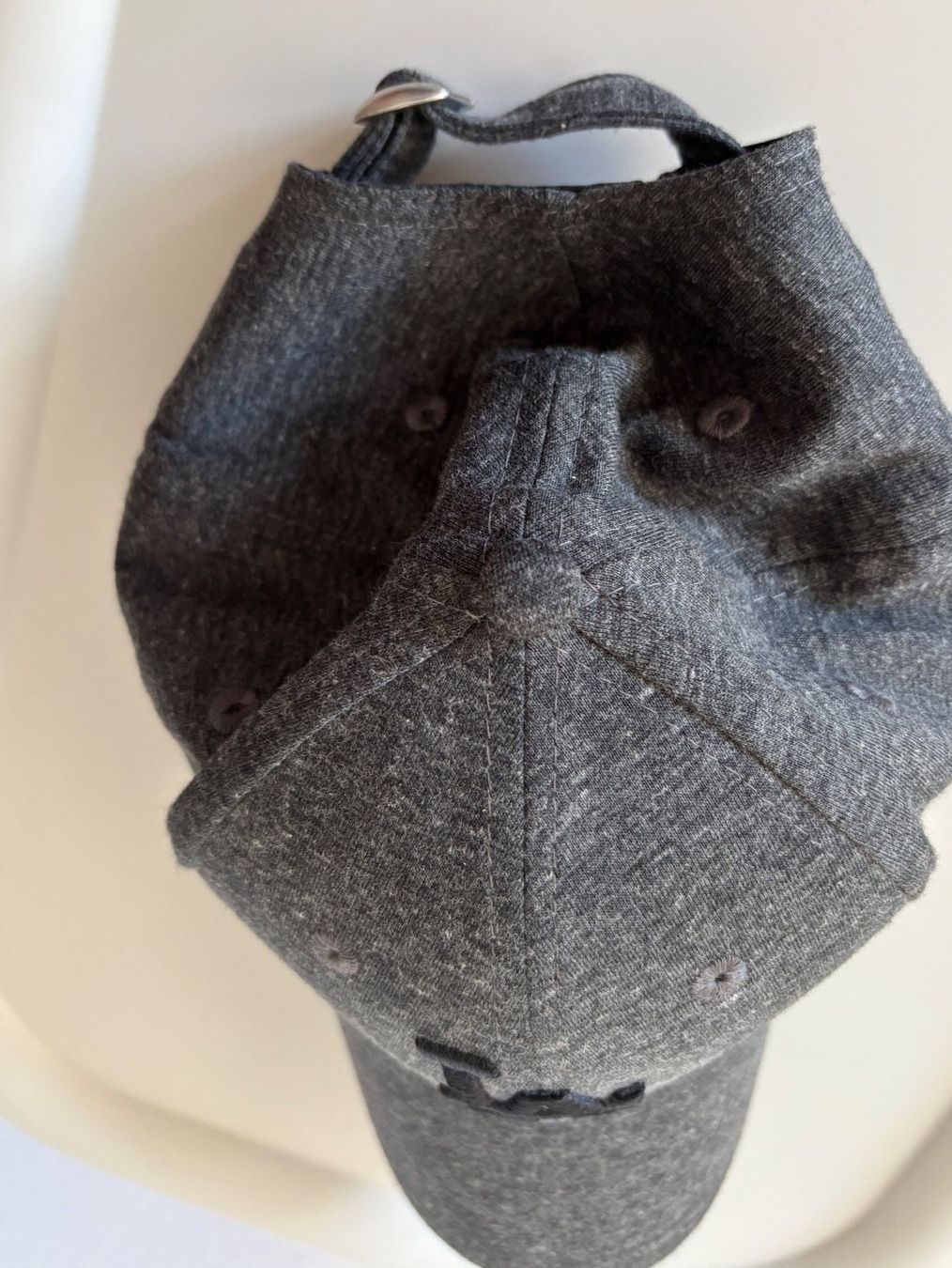 Autres vêtements & accessoires: 9FORTY Cape – D'occasion à Wallisellen par AS.TZ. 4
