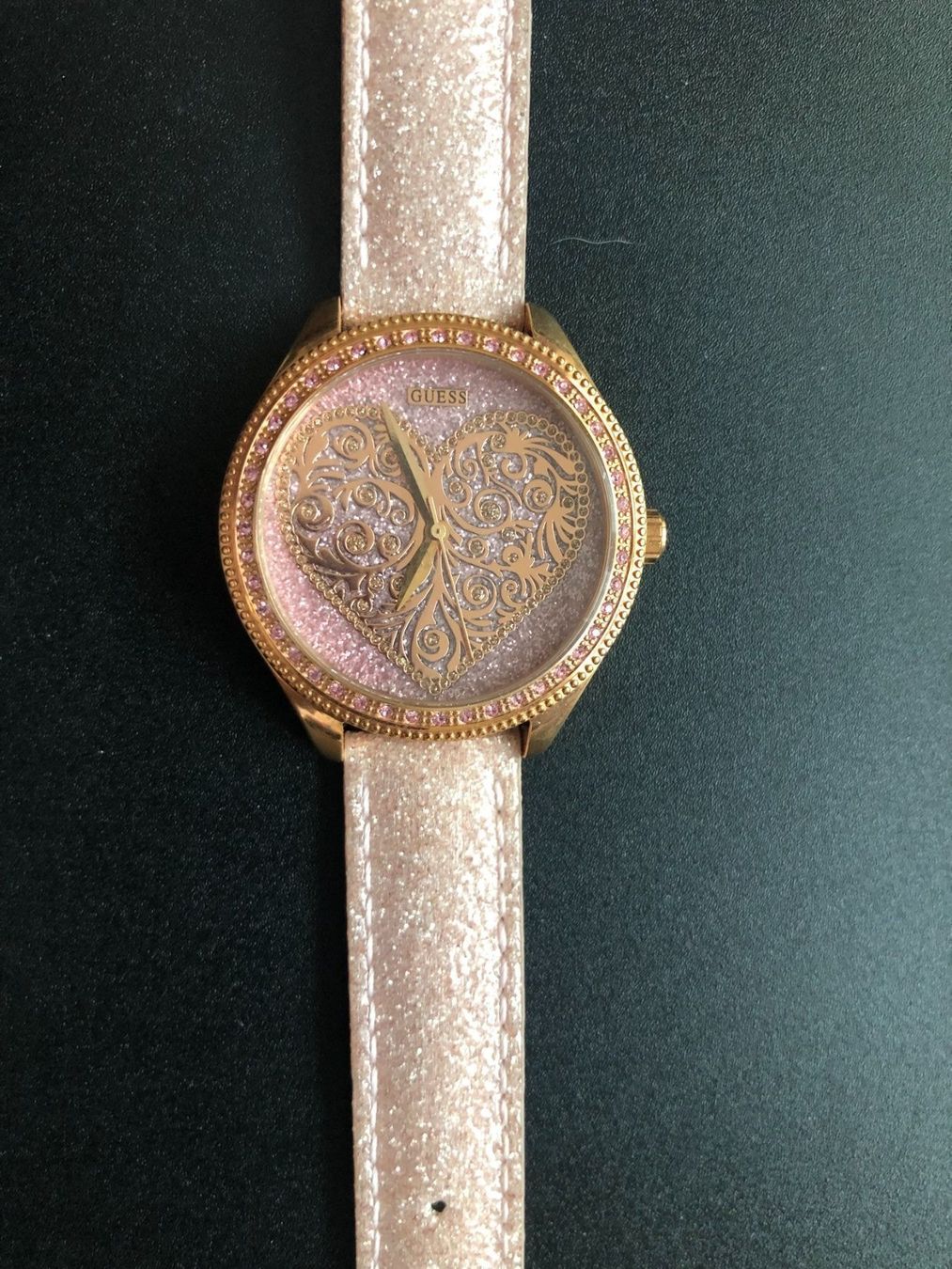 Guess Uhren: Guess Love Note Damen Uhr | W0698L2 – Gebraucht aus Speicherschwendi von Supersport 2