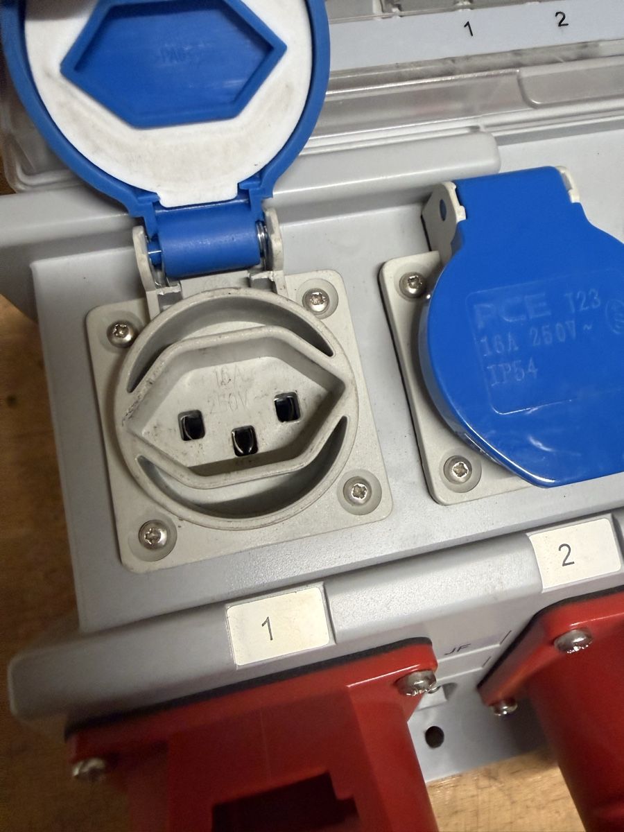 Electrotechnique: Stromverteiler 16A – D'occasion à Dietlikon par DIVO 3