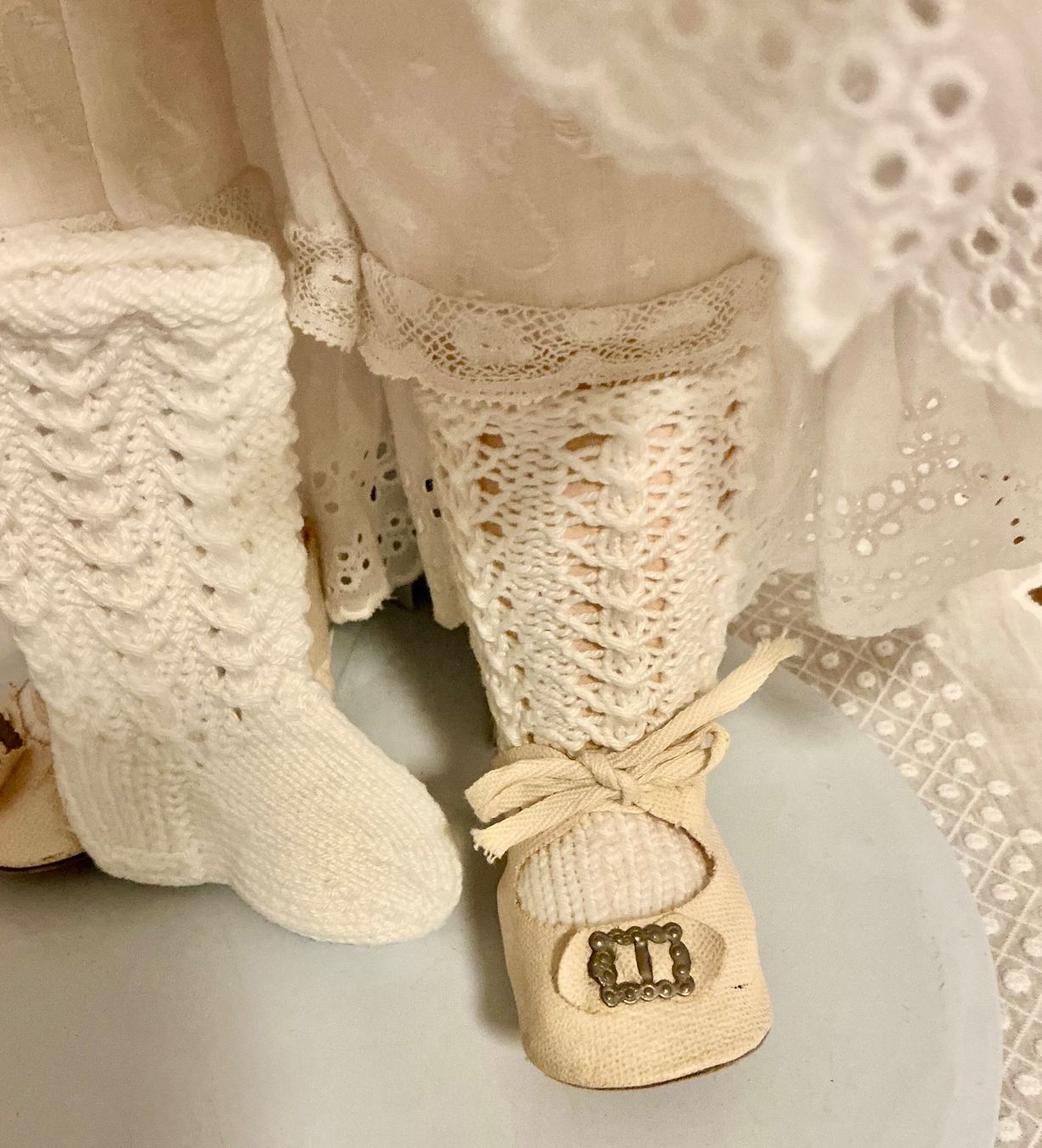 Bambole: ALTERE PUPPENSOCKEN HANDARBEIT – Usato da Zell LU venduto da Silvermemory