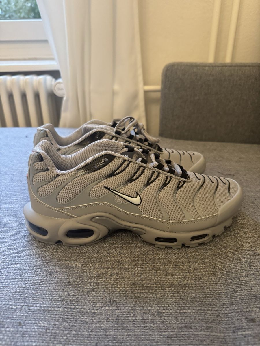 Nike Herrenschuhe: Nike TNs Grau – Neu (gemäss Beschreibung) aus Bern von Huurti