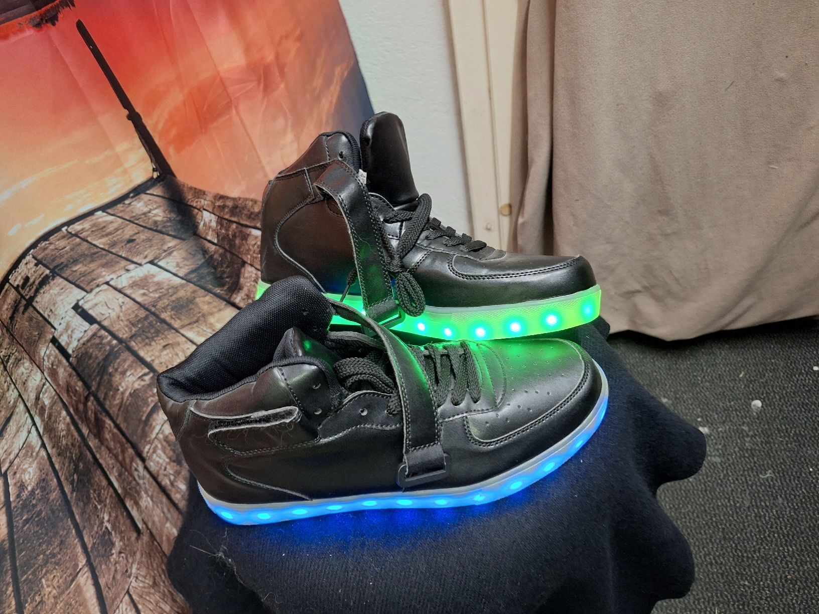 Scarpe da uomo: Coole LED Sneaker Gr. 45 – Nuovo (secondo la descrizione) da Zürich venduto da rotezora67 1