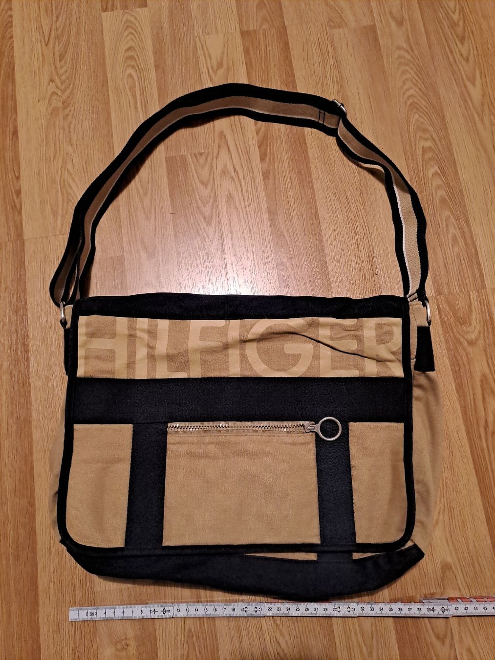 Tommy Hilfiger Borse: Tommy Hilfiger Umhängetasche – Usato da Basel venduto da suberi_Sach
