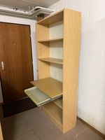 Bibliothèque en bois clair avec bureau coulissant!