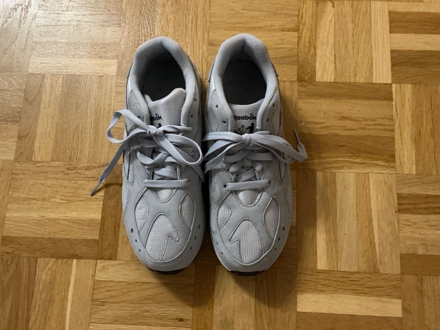 Scarpe da donna: Reebok neuves taille 39 grises – Nuovo (secondo la descrizione) da Biel/Bienne venduto da tatilene