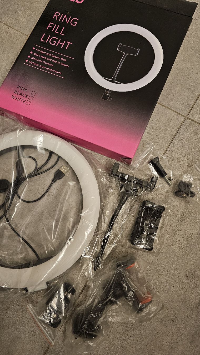Lampade: LED Ringlicht mit Stativ und Fernbedienung – Nuovo e nell'imballaggio originale da Elsau venduto da shoppa 2