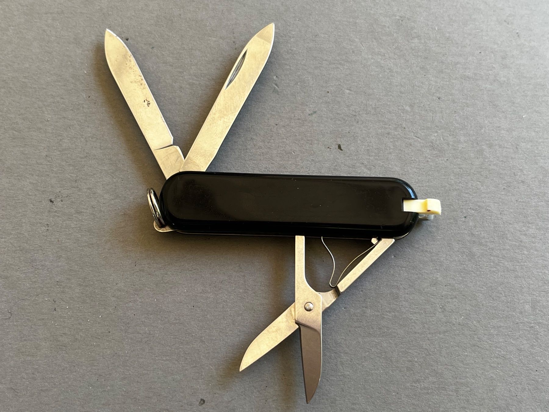 Victorinox Coltelli tascabile: Victorinox Classic 58 mm - schwarz – Usato da Zürich venduto da FV.vintage 1