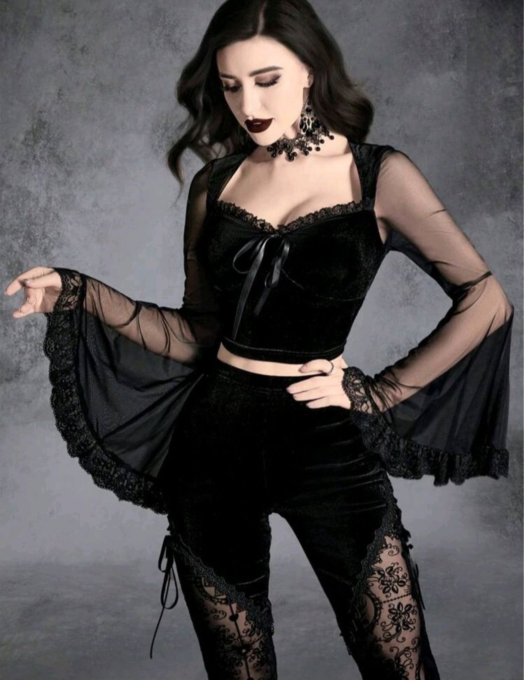 Camicette: Gothic Samtbluse m. Trompetenärmel Gr S – Usato da Münsingen venduto da BlackTears-3 1