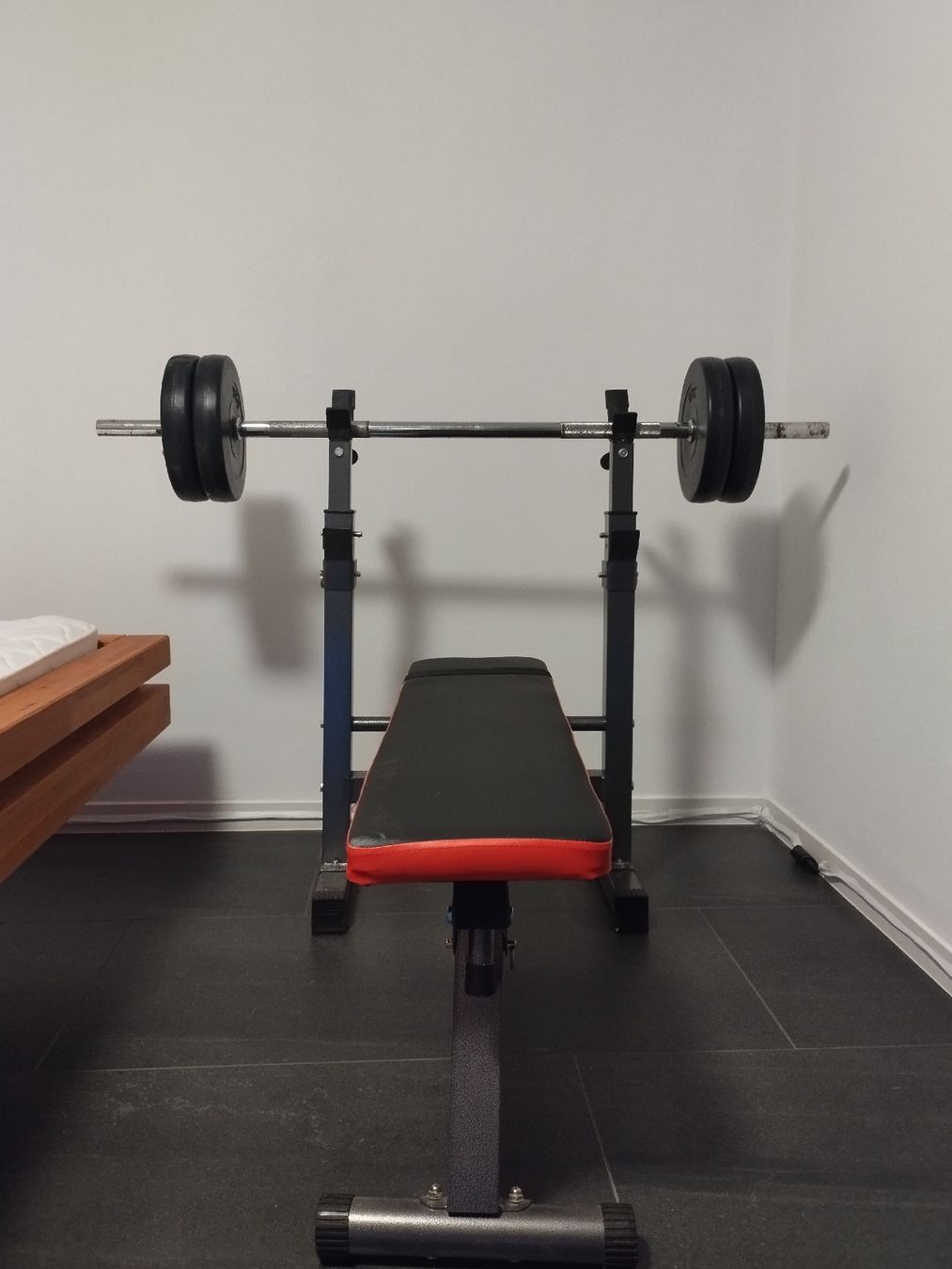 Hometrainer: Hantelbank mit Langhantel – Gebraucht aus Fischenthal von JURIGINAL