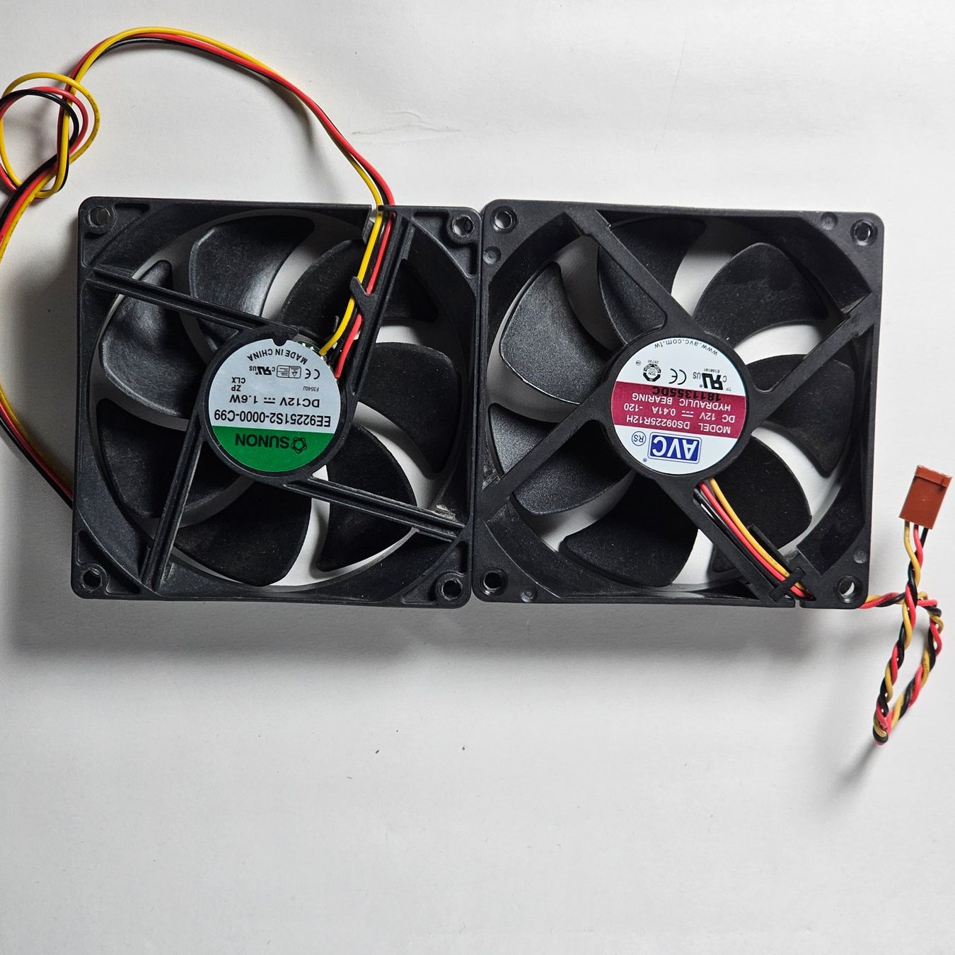 Custodie: 2x PC Gehäuseluefter 92mm – Usato da Goldau venduto da MarketVentures 1
