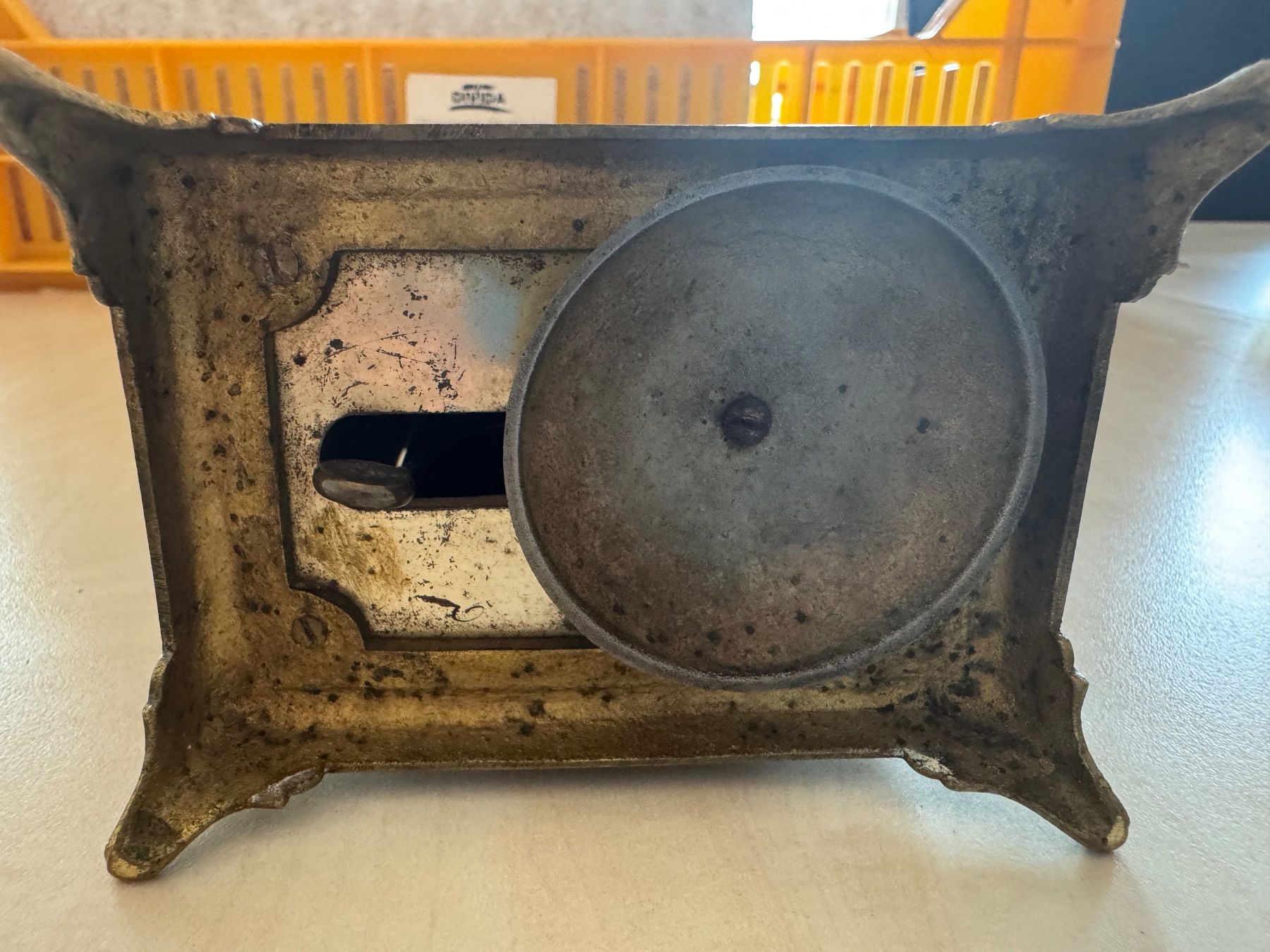 Sveglie: Antiker mechanischer Tischwecker mit Tragegriff – Usato da Untervaz venduto da maj_m5xn 2