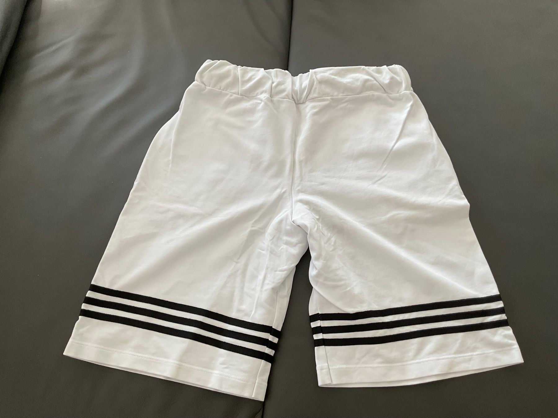 Adidas Pantaloni: Freizeitshorts weiss Adidas – Usato da Horw venduto da Benny017 1