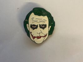 Pin's  émaillé Joker Batman - neuf