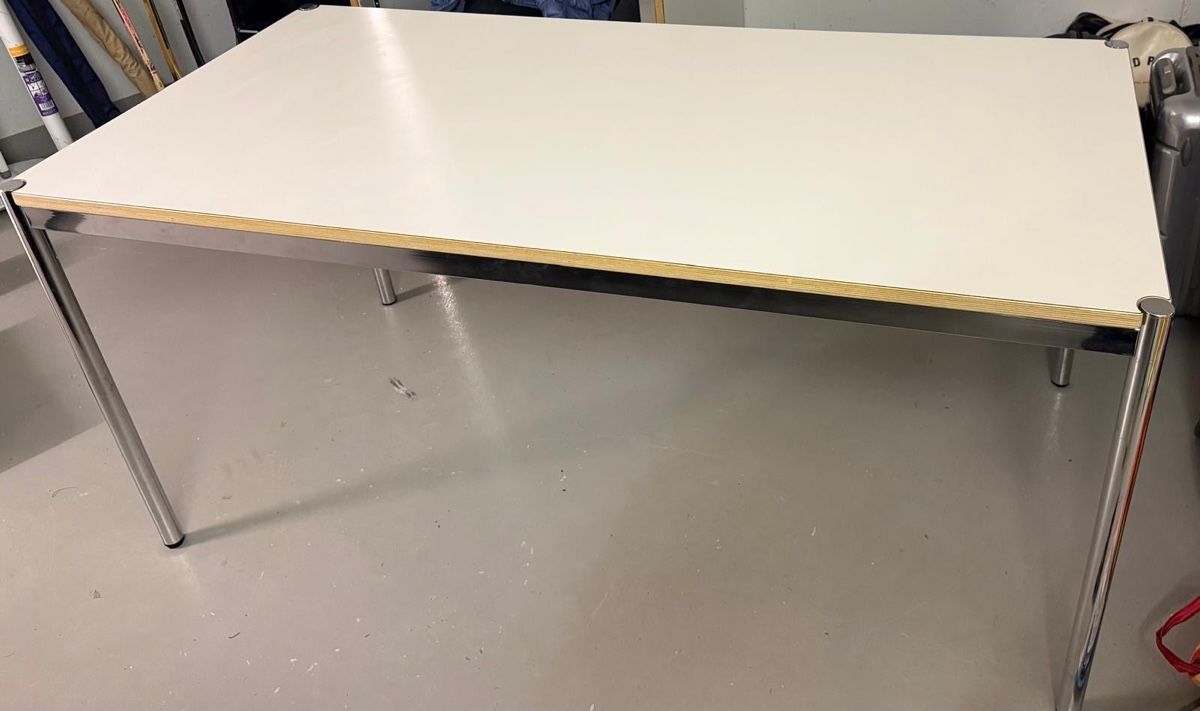 Bureaux: Tisch – D'occasion à Dielsdorf par jes_9kx7 2