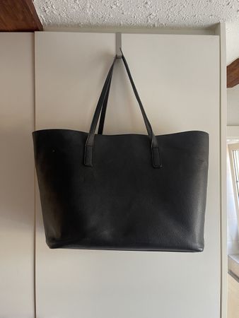 Elegante schwarze Ledertasche