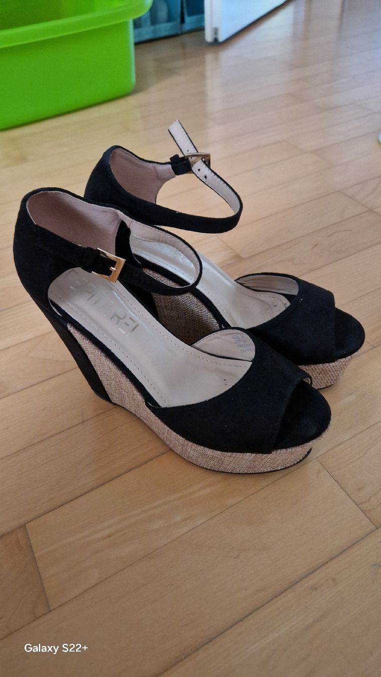 Scarpe da donna: Schuhe mit schwarzem Keil Größe 38 Piplar – Usato da Uetikon am See venduto da val_5xsw 1