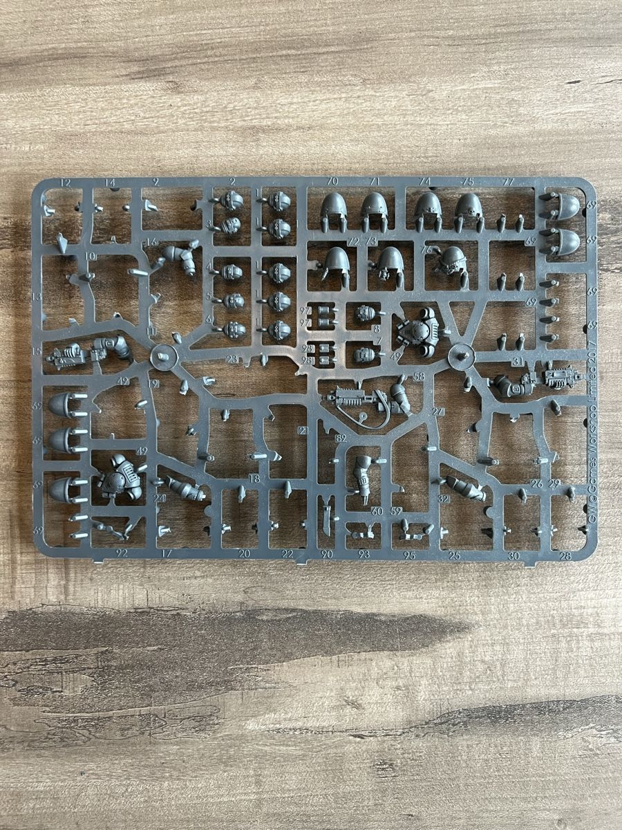 Giochi: Warhammer 40k/Horus Heresy Gussrahmen/Bits Set 3 – Usato da Läufelfingen venduto da stephiesheena 1