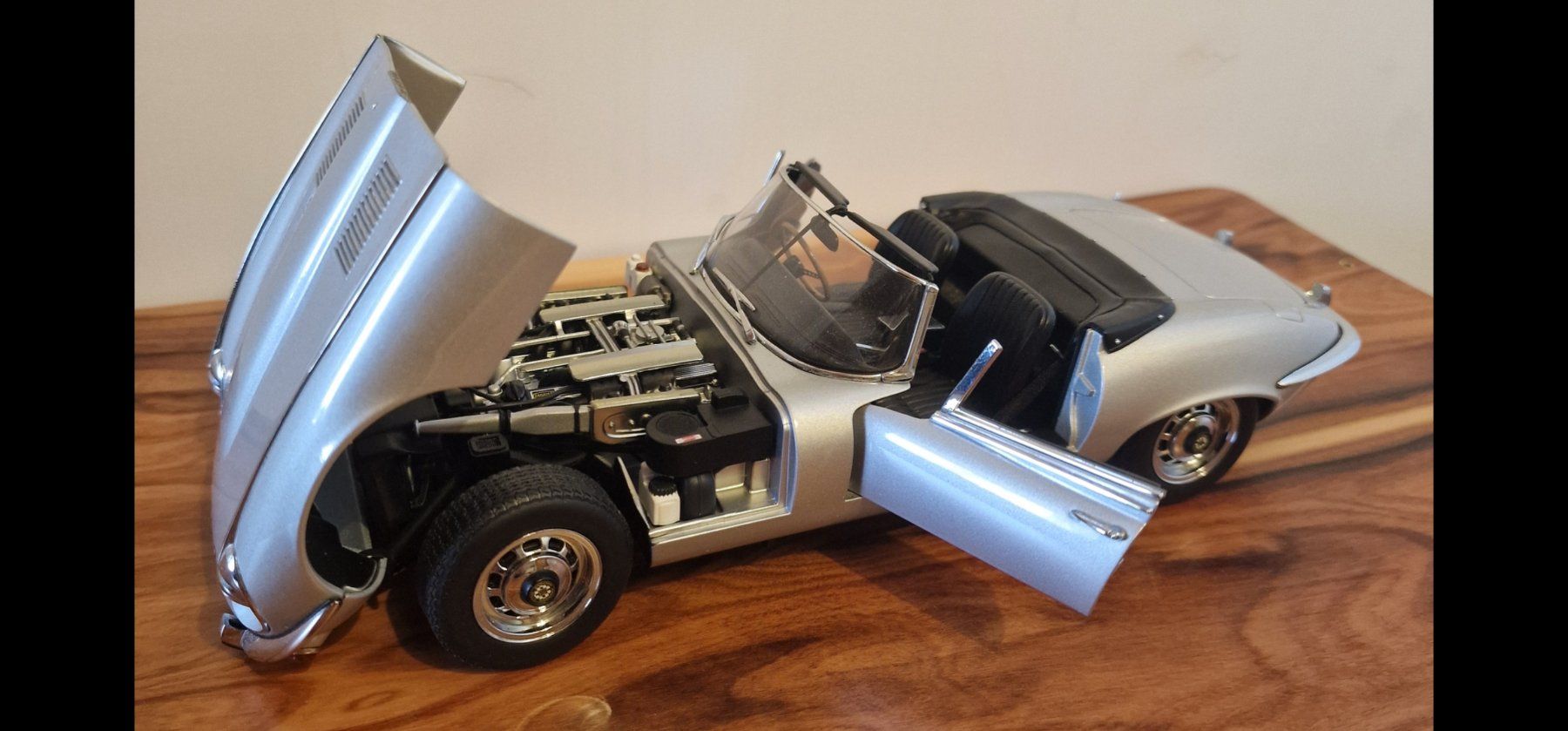 Autoart Modellautos: Autoart 1:18 Jaguar e-type silber – Gebraucht aus Rüti b. Büren von tempo50 4