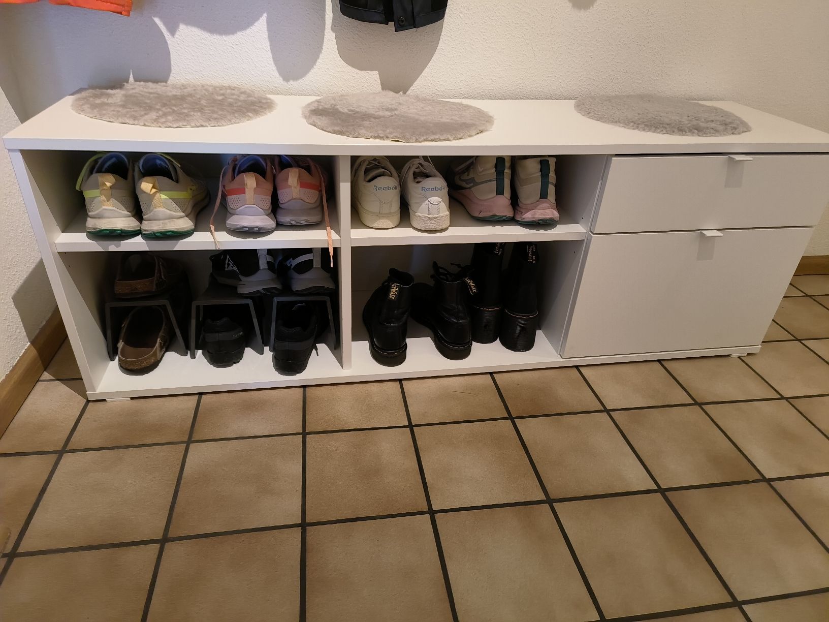 Ikea Cassettiere: Ikea Schuhbank/Lowboard weiss mit Schubladen – Usato da Ettingen venduto da sylsch