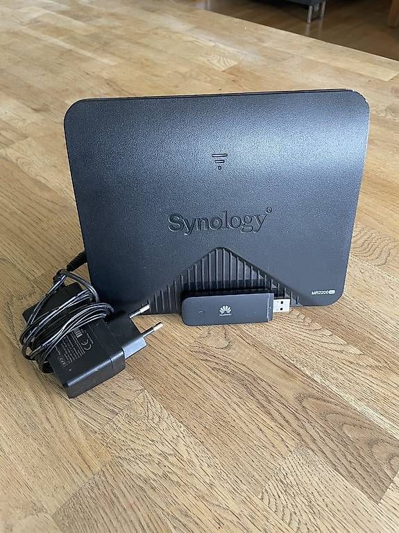 Modems & Routeurs: Synology Wireless Router plus USB Stick – D'occasion à Baden par Mary-Lu12