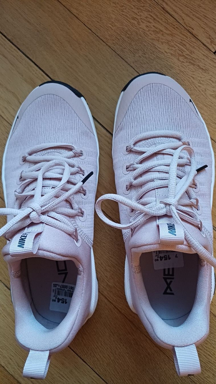 Nike Scarpe da donna: Nike FREE Performance neuves roses – Nuovo (secondo la descrizione) da Genève venduto da njia 1