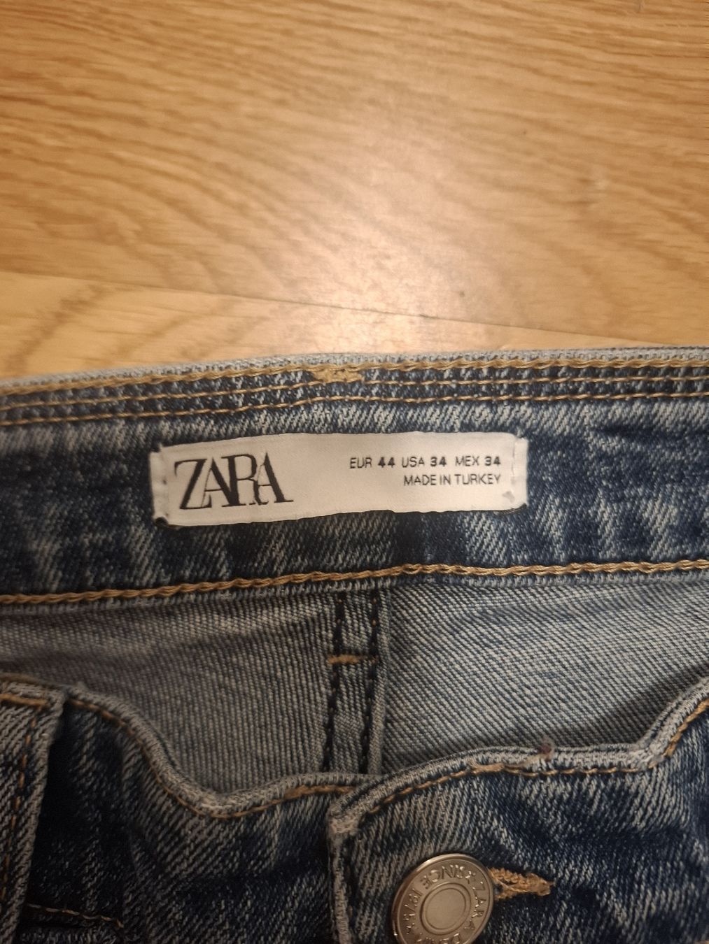 Zara Jeans: ZARA Jeans Grösse 44 – D'occasion à Münchenstein par Elnino2000 1