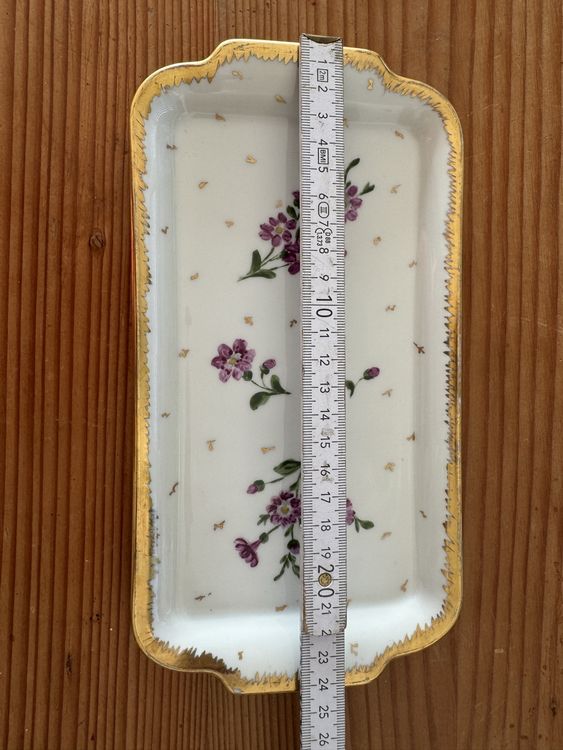 Plateaux: Antike Porzellanablage mit Goldrand und Blumen Dekor – D'occasion à Lanzenhäusern par Galaa 1