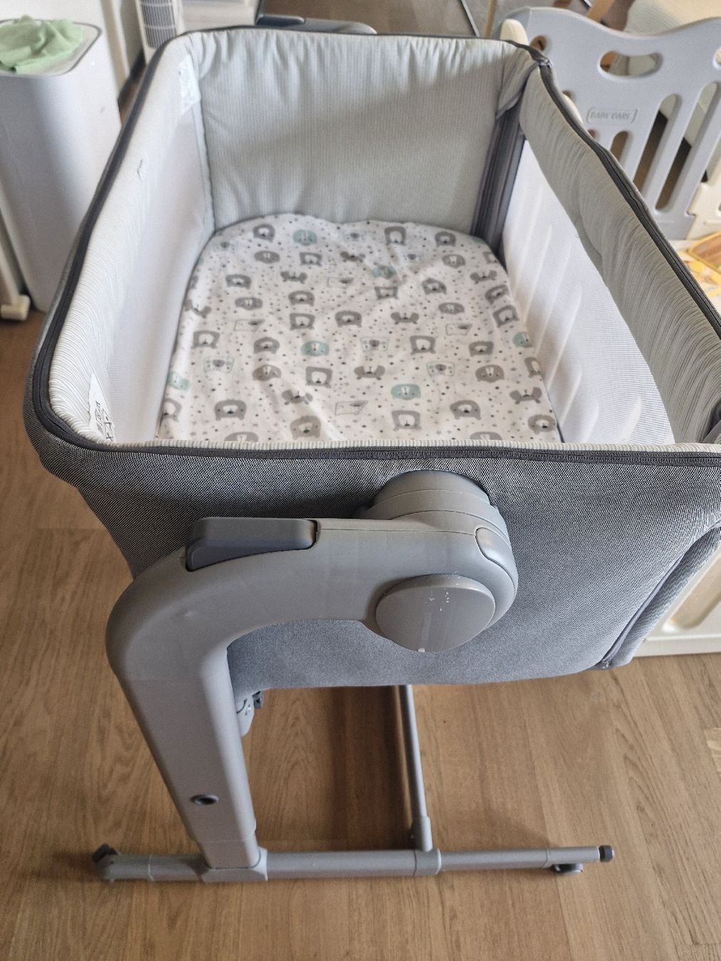 Letti: Chicco Next2Me Magic Side Sleeping Crib - Grey - VGC – Usato da Zürich venduto da zhe_qh78 4