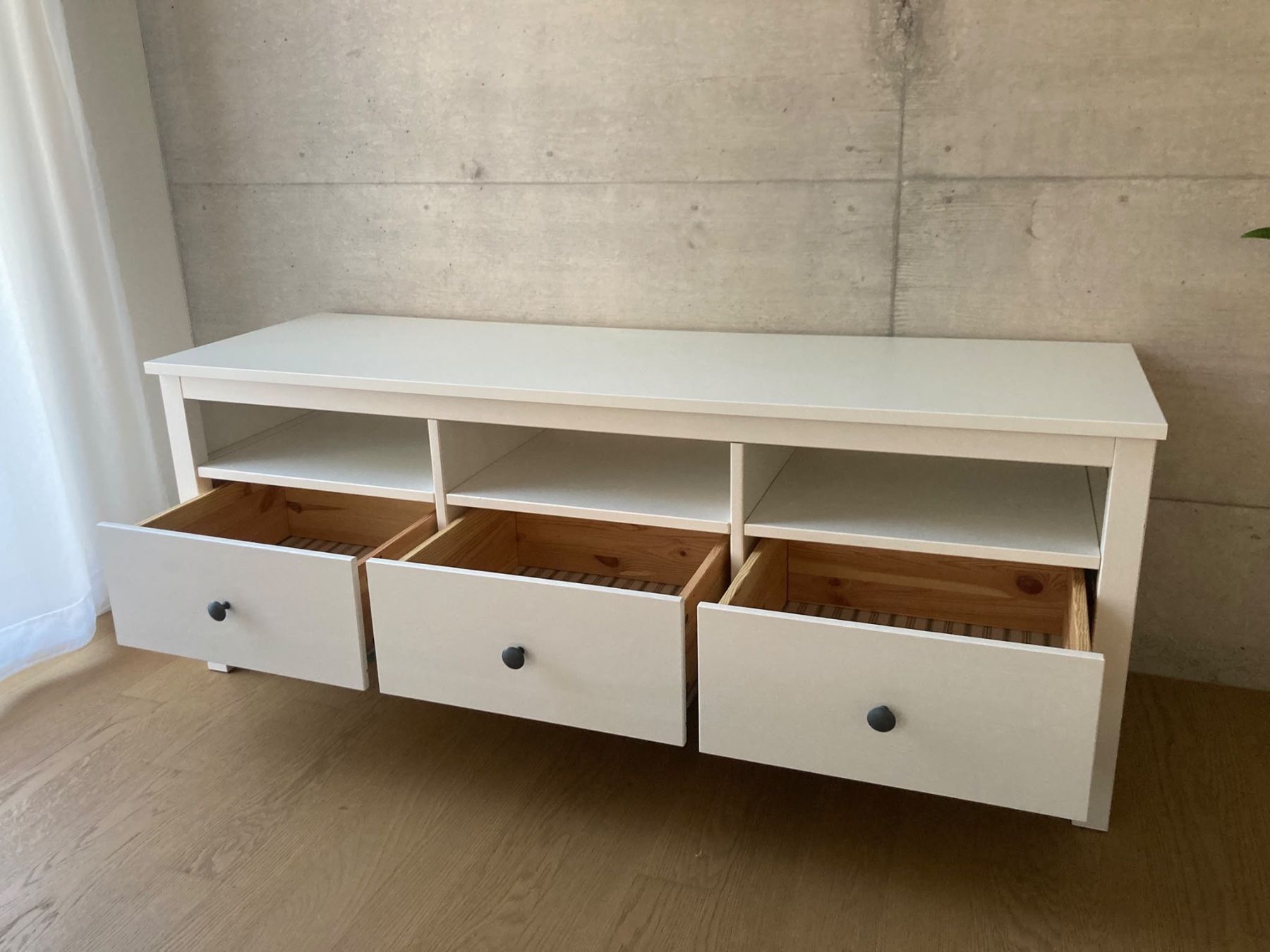 Ikea Mobili TV: TV Möbel "Hemnes" – Usato da Balgach venduto da Olieto 1