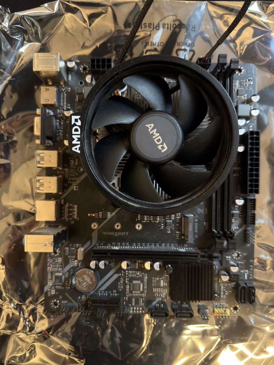 Cartes mère: A320M-AMD-V1.0+R5 5500CPU – D'occasion à Niederweningen par Kolensparmeister