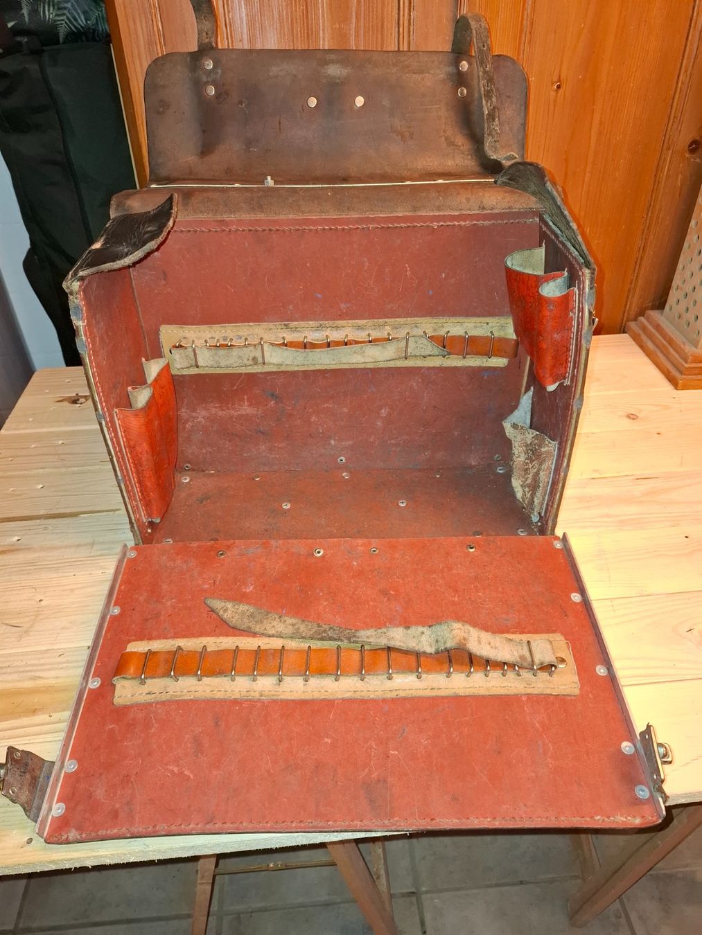 Reisekoffer: Vintage Leder Werkzeugtasche – Gebraucht aus Bilten von Garagenverkauf 5