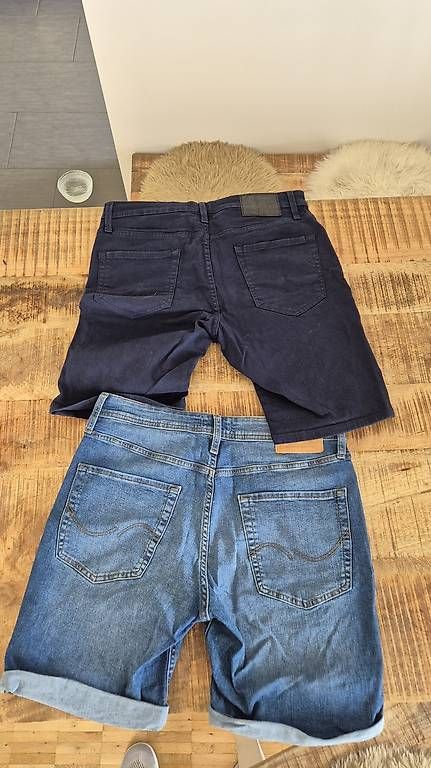 Pantaloni: 2 Paar Jack&Jones Shorts – Usato da Thun venduto da edifurler 1