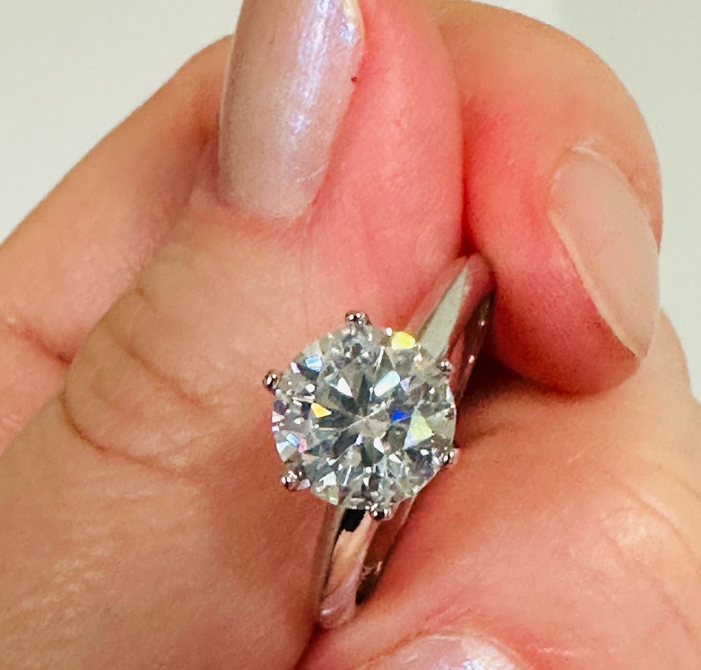 Anelli: 8MM 2CT VVS1 WHITE COLOUR Moissanite ring with Certificate – Nuovo e nell'imballaggio originale da Genève venduto da AGBERG 8