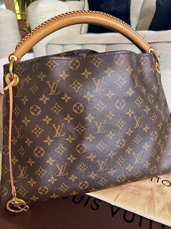 Louis Vuitton Taschen für Damen: Sac Louis Vuitton Artsy MM – Gebraucht aus Grandvaux von abbybe 1
