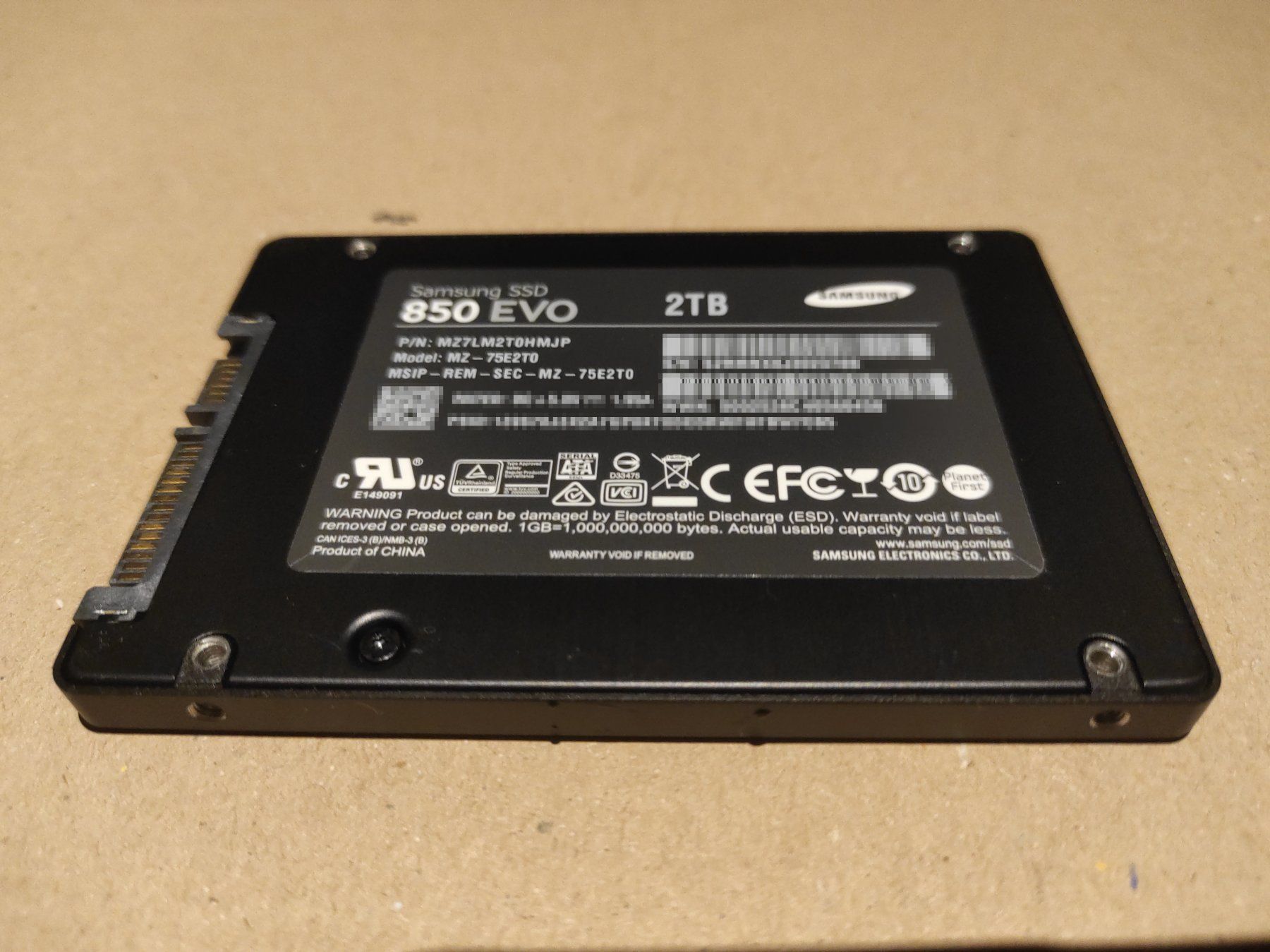 Samsung Dischi rigidi: 2TB Samsung SSD 850 EVO MZ-75E2T0 – Usato da Niederwil AG venduto da red.santa 1