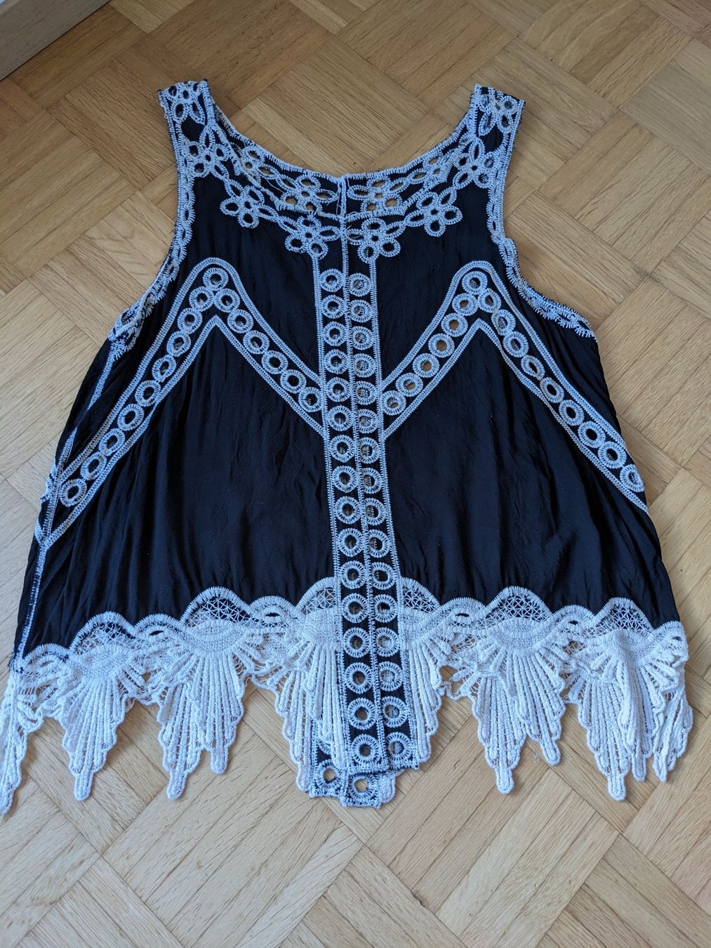 Top: Top schwarz weiss 1size – Usato da Lengnau AG venduto da Nathi88