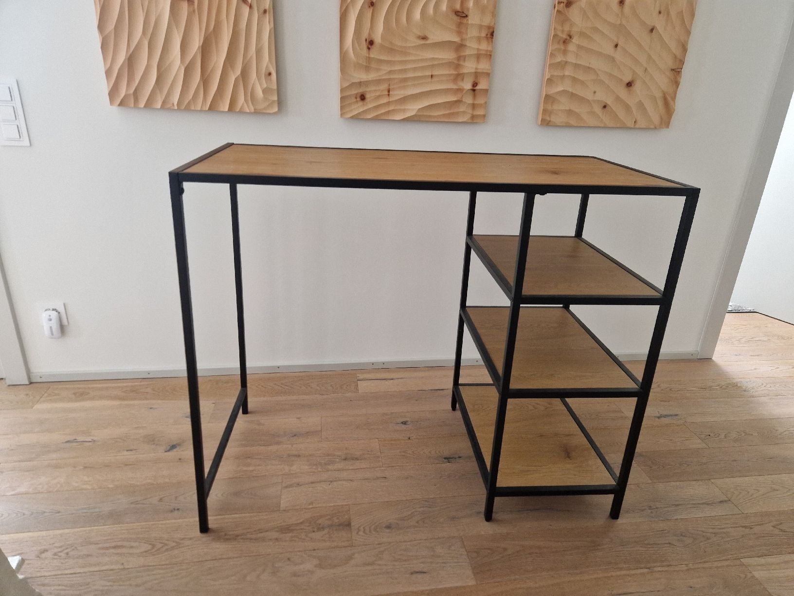 Jysk Tavoli: Bartisch / Stehtisch mit Regalen - Holz und Metallgestell – Usato da Frauenfeld venduto da EllenRiesterer 1