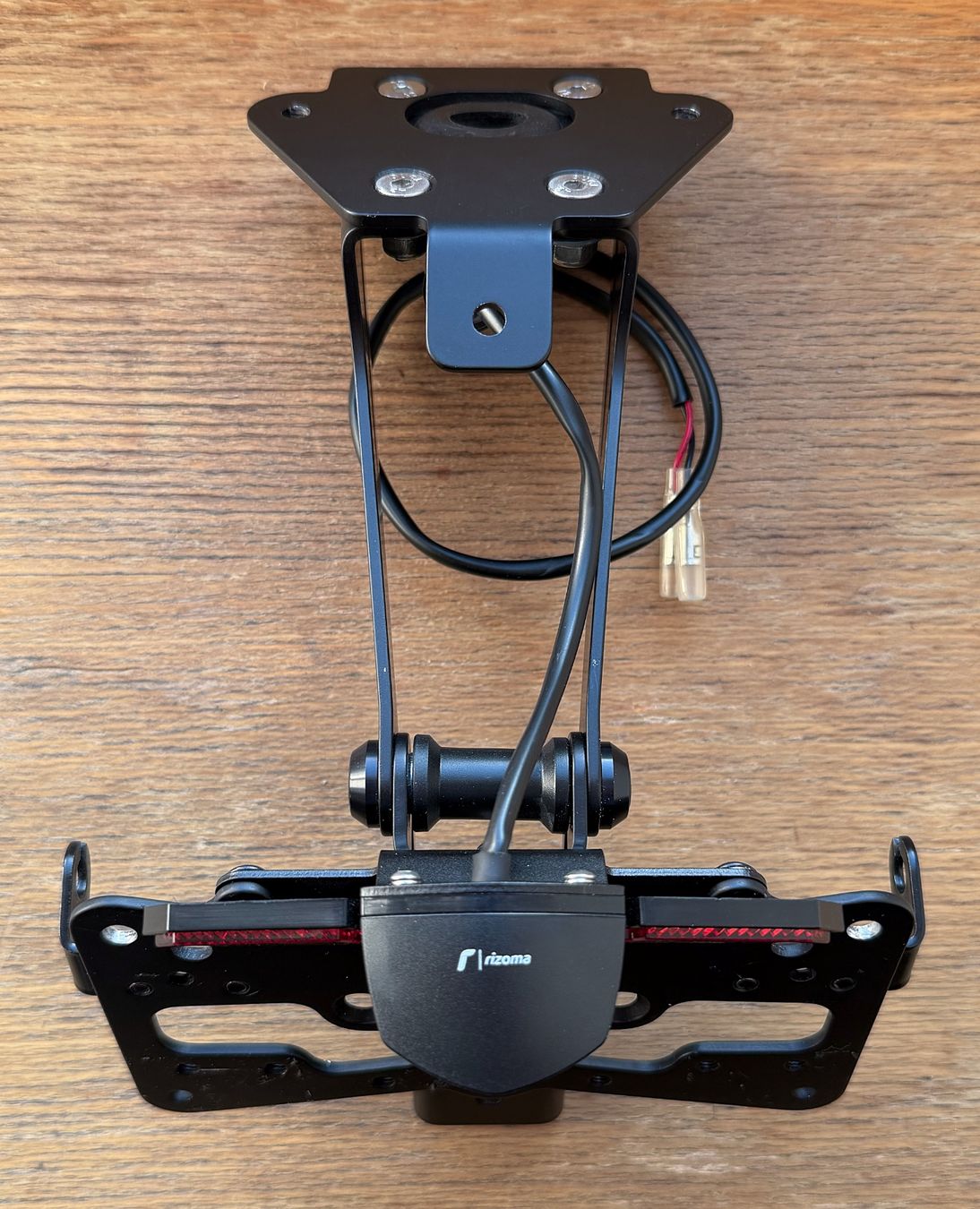 Aprilia Alle Motorradersatzteile: Support de plaque aprilia 1100 RSV4 / Tuono V4 (2021-2024) – Gebraucht aus Belfaux von tmail 1
