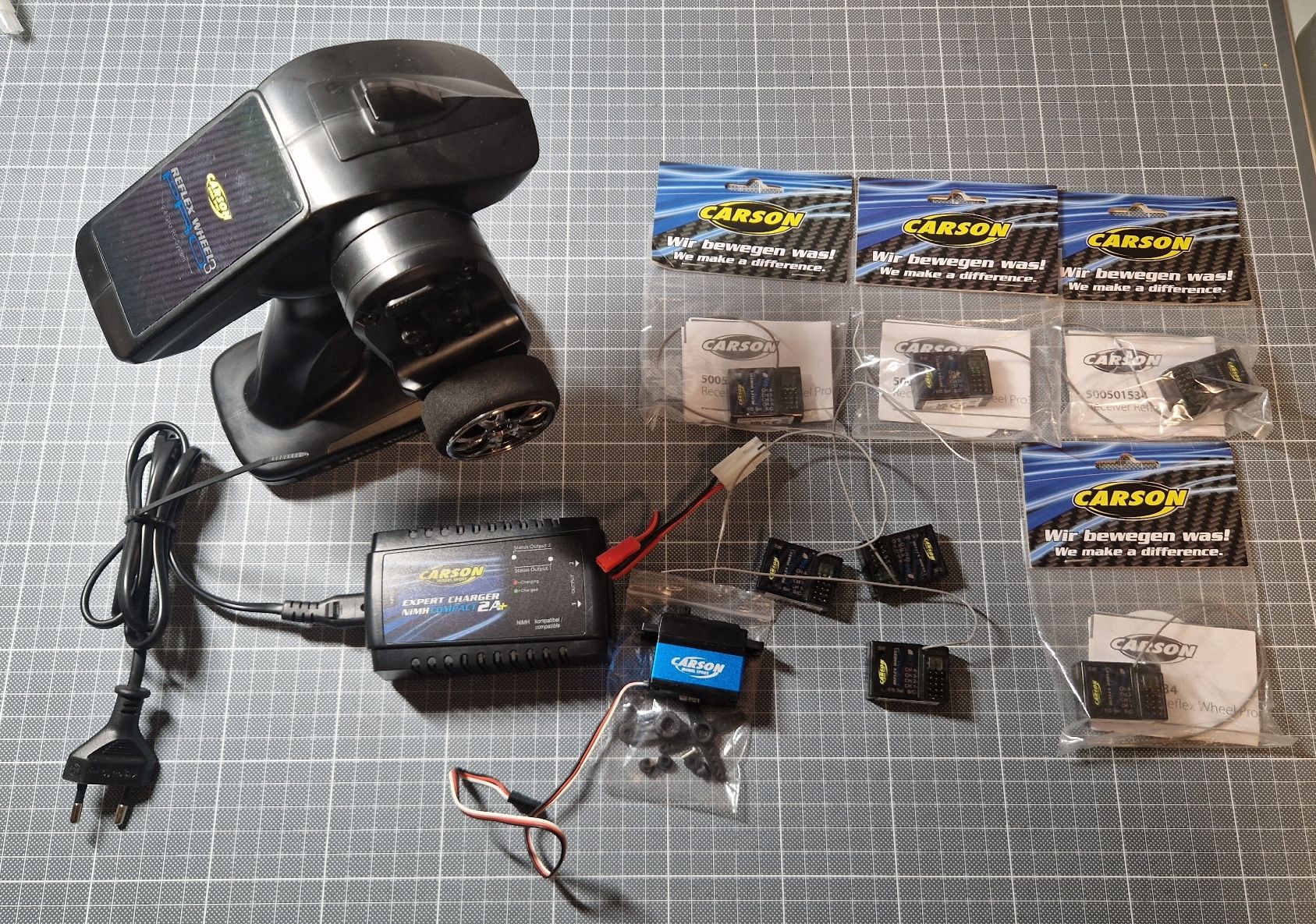 Carson RC Kits de montage: Carson Reflex Wheel 3 Pro 2.4 RC System mit 8 Empfänger – D'occasion à Ersigen par feldschen