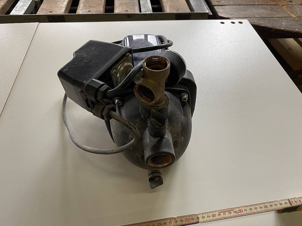 Pompe & Parti di ricambio: Pompe à eau 220 volt – Usato da Les Vieux-Prés venduto da PX132