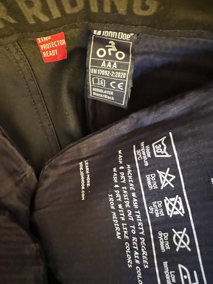 John Doe Hosen: John Doe Regular Cargo Mono, Jeans AAA Zertif. 33/32 – Neu und originalverpackt aus Hildisrieden von Chool 4