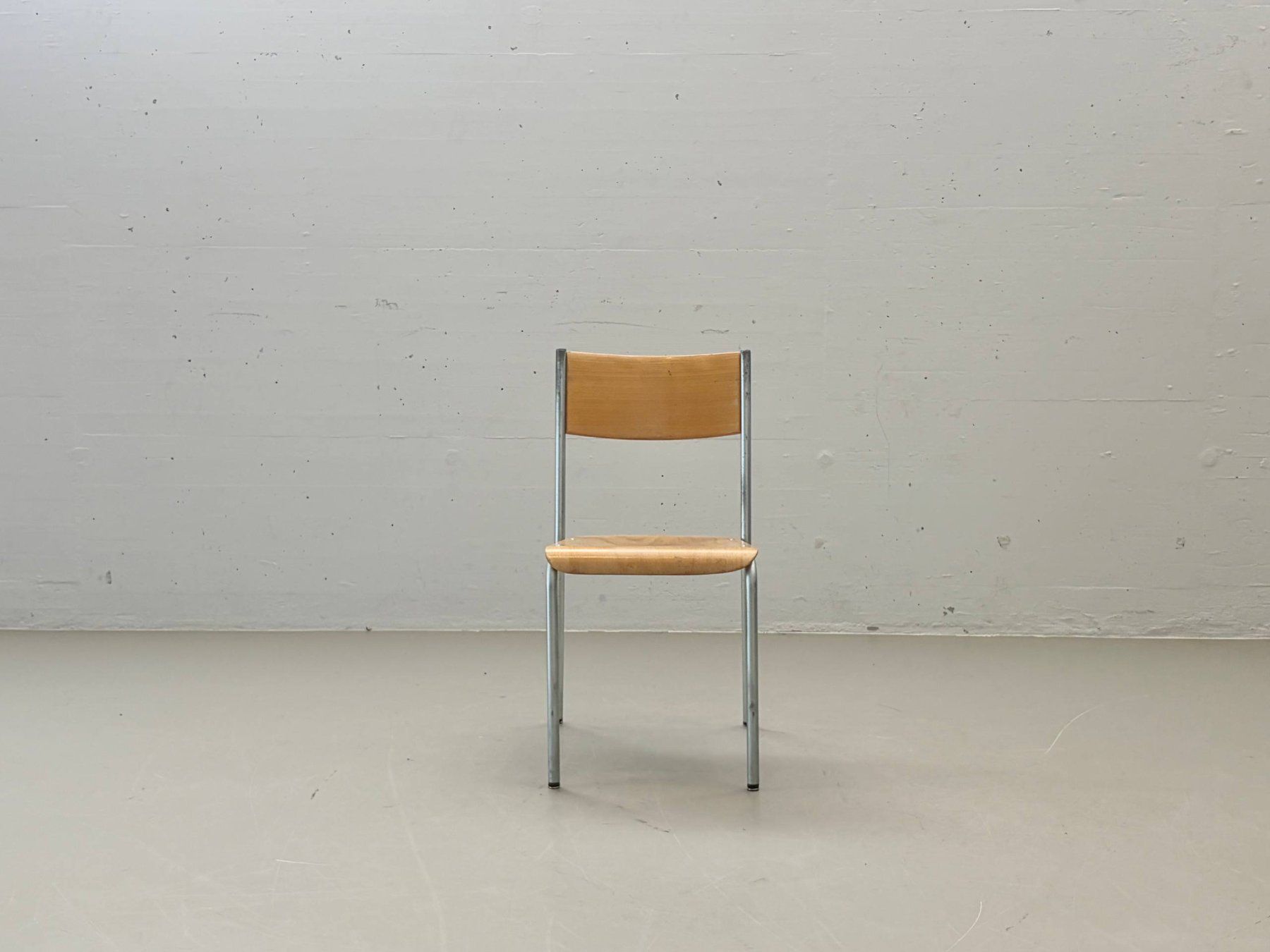 Bigla Stühle: Originale Bigla Stapelstühle – Schweizer Designklassiker – Gebraucht aus Zürich von LeMoege 1