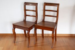 Chaises anciennes suisses en bois