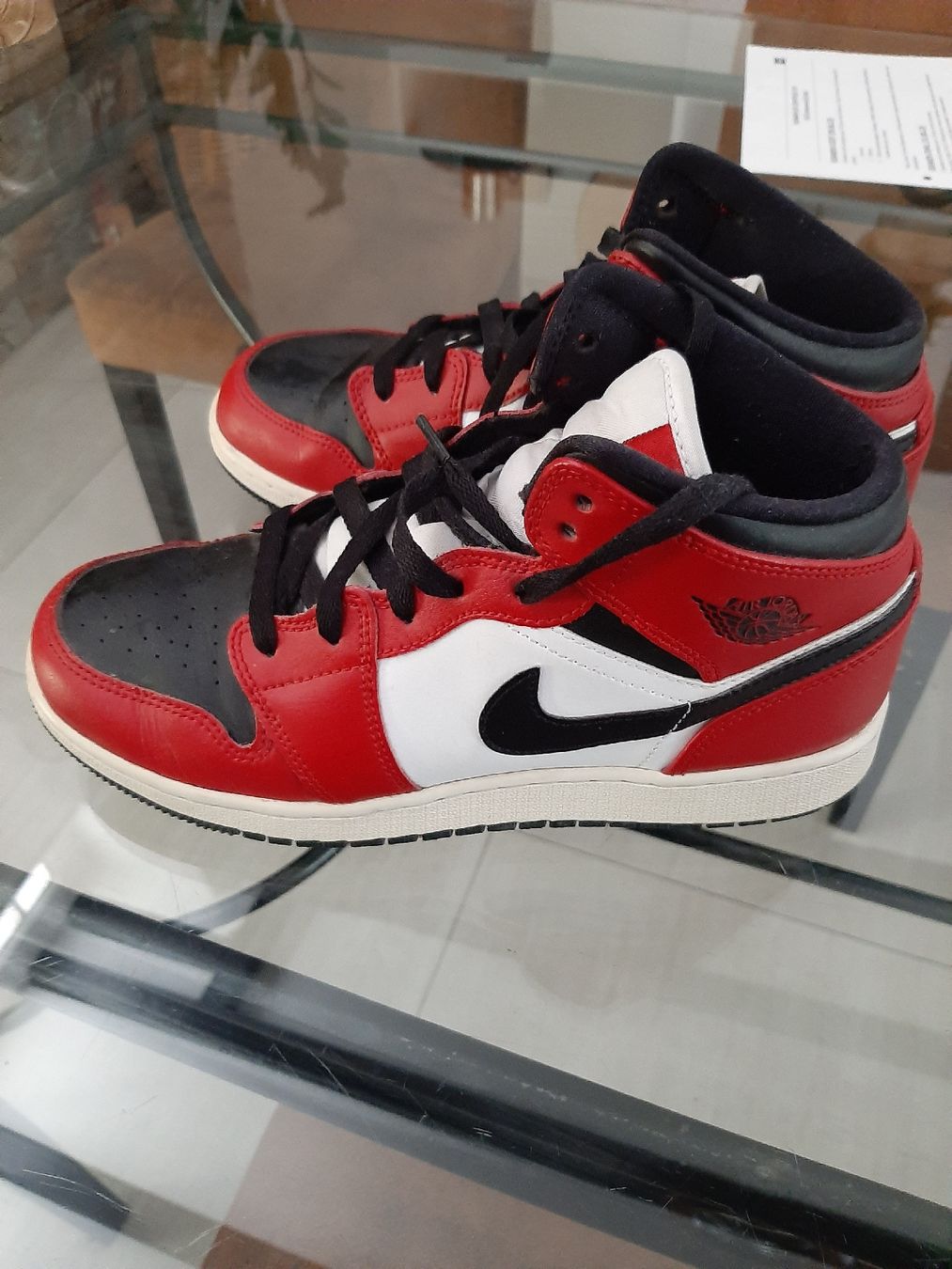 Jordan Herrenschuhe: Jordan 1 Mid Chicago Black Toe – Gebraucht aus Bex von Sakito