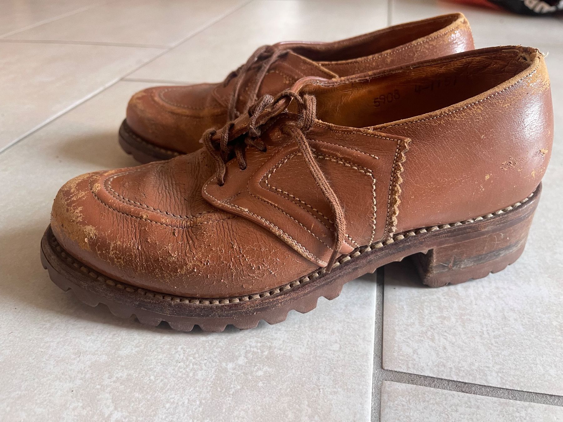 Damenschuhe: Vintage Lederschuhe, Grösse 36.5 – Gebraucht aus Winterthur von maclili