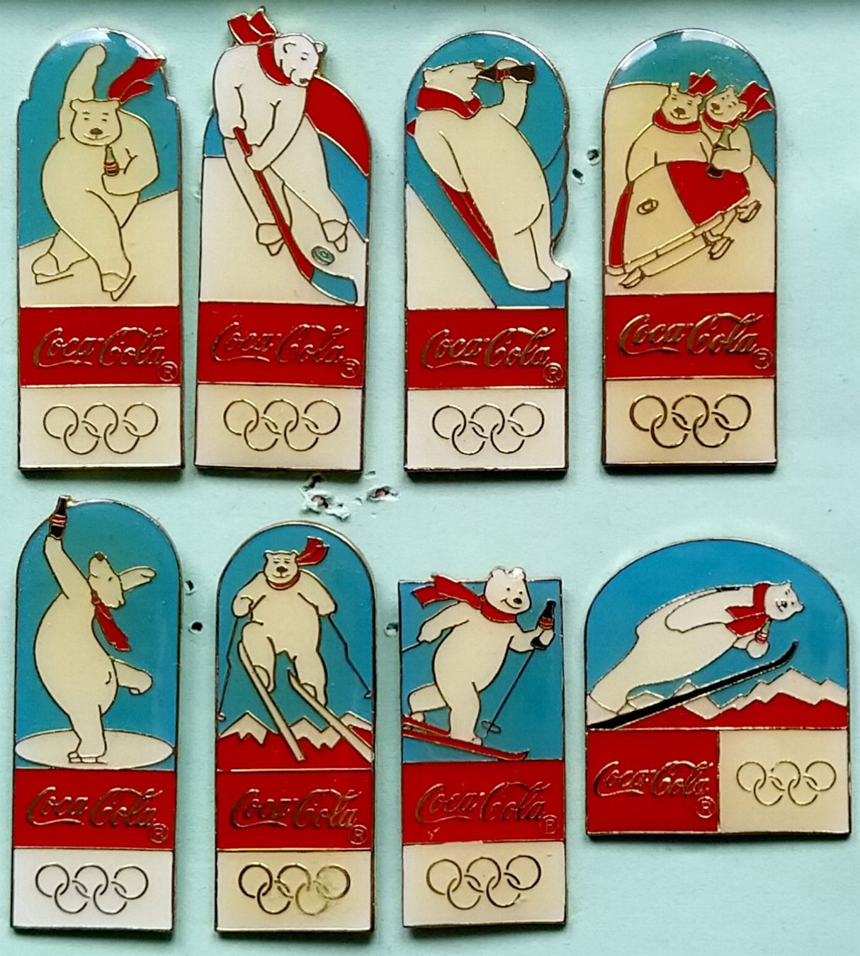 Coca-Cola Placchette & Badge: 8 Coca-Cola Eisbären Pins ganze Serie – Nuovo (secondo la descrizione) da Pfäffikon ZH venduto da Colacity