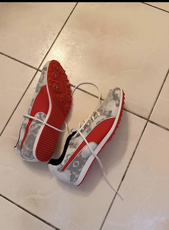 Scarpe da donna: Laufschuhe Spikes Leichtathletisch grosse 37 – Usato da Niederhasli venduto da bon_628l 1