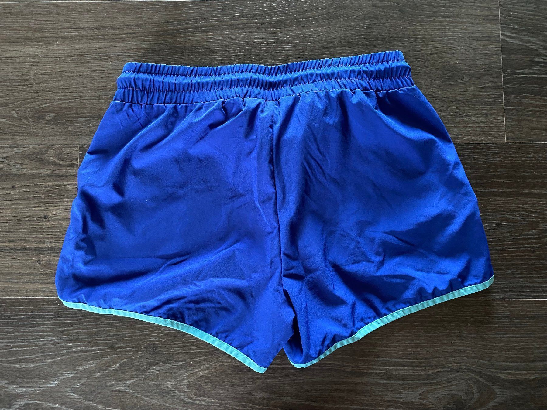 Esprit Pantaloni: Kurze Hose, Sporthose Esprit - Grösse S – Nuovo (secondo la descrizione) da Eschenbach SG venduto da Peachick 1