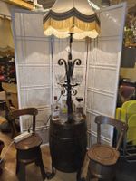 Altes Weinfass als Bar und Lampe 