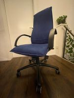 Bürostuhl blau mit Rollen und Armlehnen guter Zustand